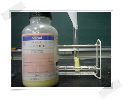 硫黄粉末を試験管に入れる。